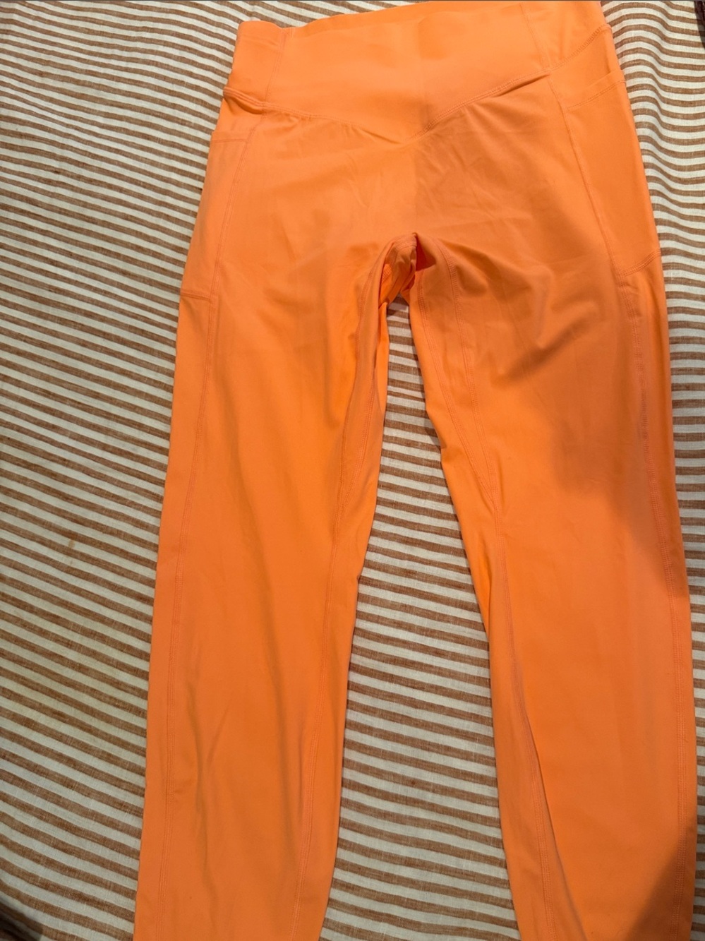 HALARA Leggings with cinched butt and lift! (NWOT)